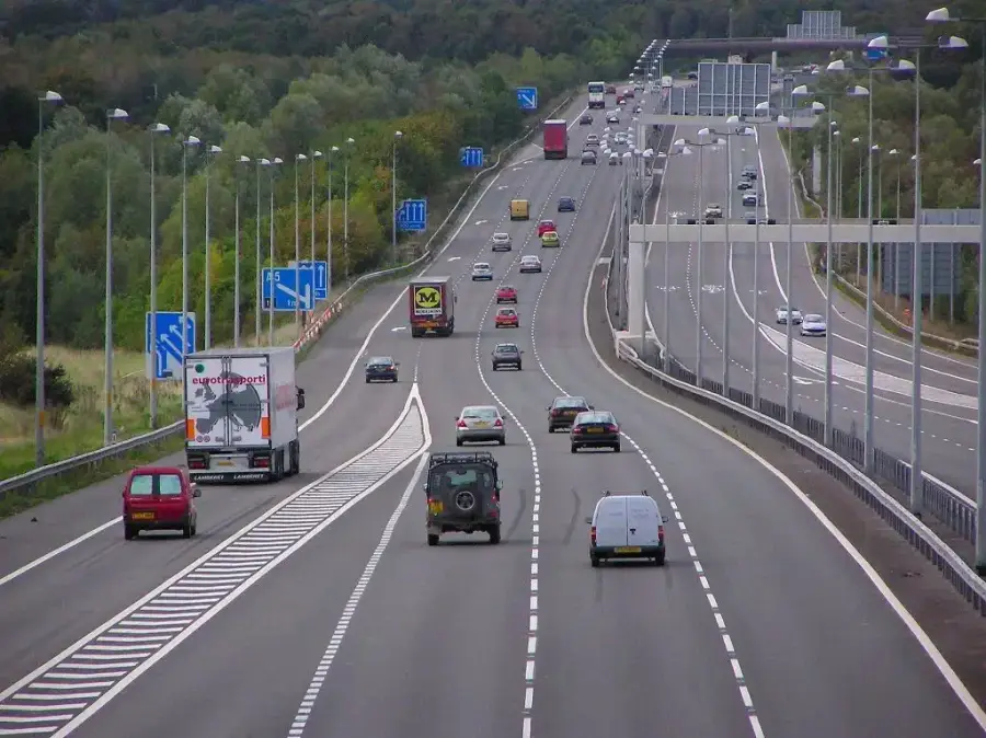 Build Confidence with Motorway Driving Lessons